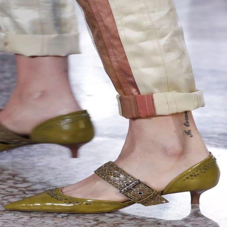 Minimalist Closed Toe Sandals with Patent Leather and Metal Decoration