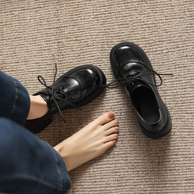 Deep Mouth Flat Shoes with Round Toe and Chunky Mid Heel - Image 4