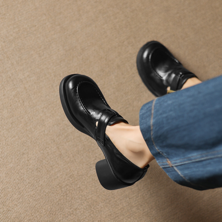Deep Mouth Single Shoes with Mid Chunky Heel - Image 3